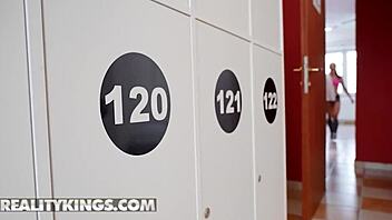 Amirah Adara grabs Mary Rock's body, lickin her wet pussy till orgasm hits 😘