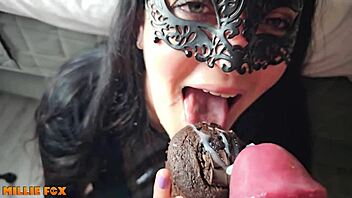 amateur milf devours thick cum-glazed muffin homemade fetish