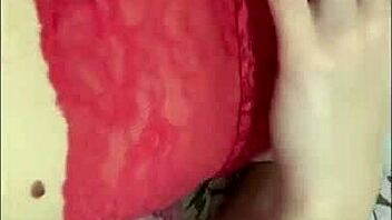 Essa branquinha masturbates her creampied pussy so hot 🔥🍑💦