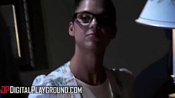 katrina jade gets haunted hotel creampie from handsome stud 💦👻😈