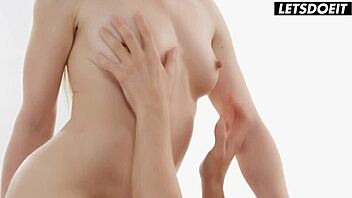 Nicole Pearl kinky toy riding with lover cum on ass