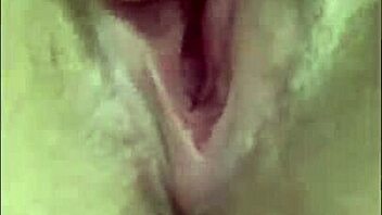Essa branquinha masturbates her creampied pussy so hot 🔥🍑💦