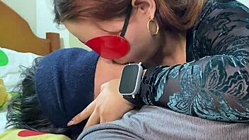 Colombian babe shares deep wet french kiss passionately