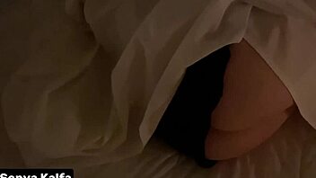 😈 horny arab milf gets pounded hard on bed night after night 🔥
