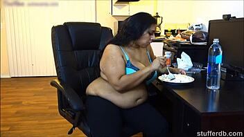 i luv desi rose's huge bbw tits and chubby belly pie