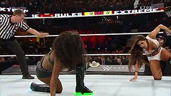 Nikki Bella VS Naomi in EXTREME RULES Clash 2015