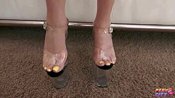 how's mandii rose's bubble butt taking that anal pounding?