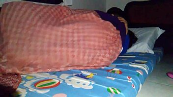 Sharing bed surprise? Stepmom creampie under sheets happened!