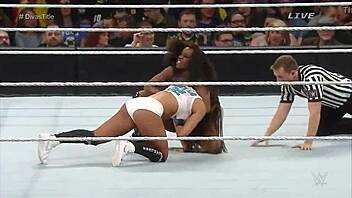 Nikki Bella VS Naomi in EXTREME RULES Clash 2015