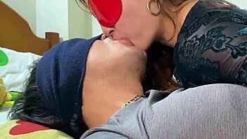 Colombian babe shares deep wet french kiss passionately
