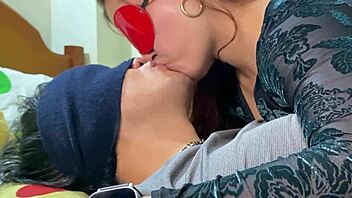 Colombian babe shares deep wet french kiss passionately