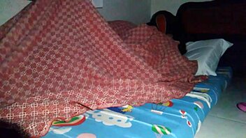 Sharing bed surprise? Stepmom creampie under sheets happened!