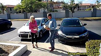 Delivery guy ravages milf's shaved pussy ride