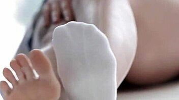 Foot fetish babe tugs out massive cumshot