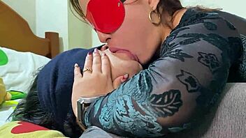 Colombian babe shares deep wet french kiss passionately