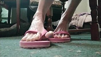 huge talons on sexy curvy feet drive me wild