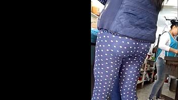 Voyeur spies juicy ass in steamy quesadilla tease