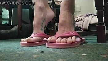 huge talons on sexy curvy feet drive me wild