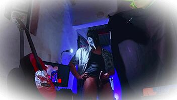 i rub huge cock on yamaha guitar in sexy old doctor cosplay