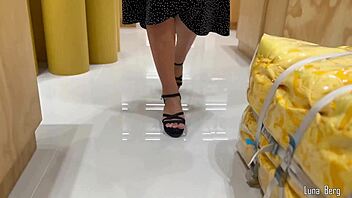 Hot Milf's Dirty Footjob Makes Stranger Explode on Feet