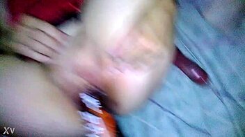 Amateur Mature Shoves HUGE Baseball Bat Inside!