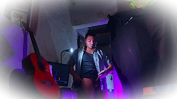 i rub huge cock on yamaha guitar in sexy old doctor cosplay