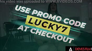 damn i hate my wife so i cheat cumming on babysitter's pretty face!