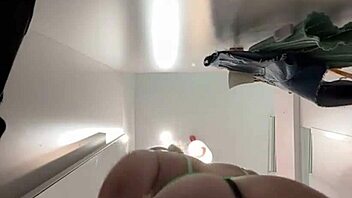 bbw teen masturbates wet in changing room 💦