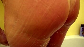 Tanned Milf Shaves Pussy Frantically!