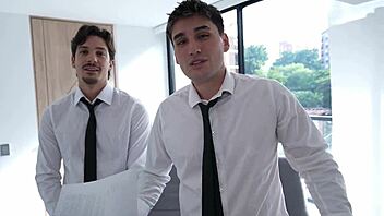 petite cindy luna interviewed then double penetrated in casting