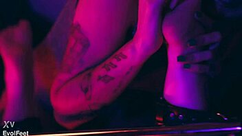 i want to worship your sexy feet bia roman and sam quinn