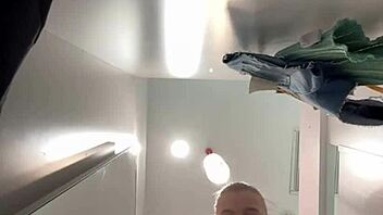 bbw teen masturbates wet in changing room 💦