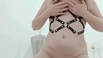 exhibition slave flashes in city streets 😈🔥