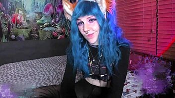 damn horny milf twerks big ass fingers wet pussy camshow