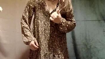 exhibition slave flashes in city streets 😈🔥