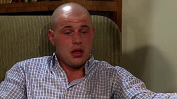 Naomi's bareback maid service 😍 cowgirl creampie fun!