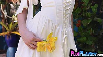 Teen model Lareina Tay poses perfect ass before stripping naked outdoors