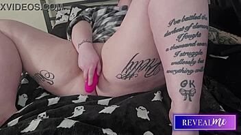 curvy bbw spreads wide on bed vibrator hums to intense orgasm