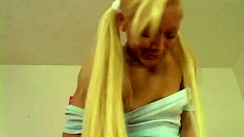 Lil Lexy teases her pussy with fingers in solo play