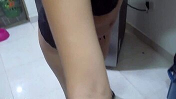 Padrastro Pervertido Destroys Horny Hijastra's Tight Pussy Standing in Kitchen