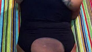 damu shakes her big sexy ass
