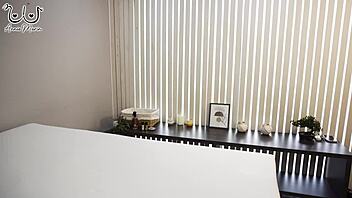 heading for a massage ends up fucking the masseuse hard