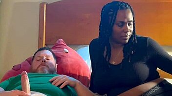 Ebony amateur slurps and rides white cock in hood bedroom