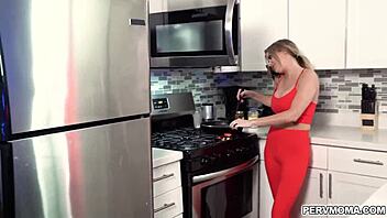 Curvy milf linzee ryder deepthroats stepson then tittyfucks in kitchen