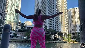 Insatiable BBW Hollywood Tames Rome Majors Monster Cock