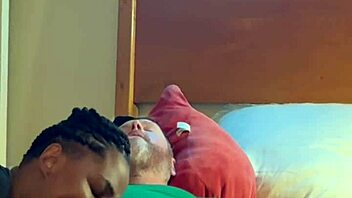 Ebony amateur slurps and rides white cock in hood bedroom