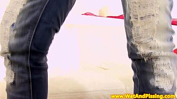 Solo babe rubs intimately in close-up scene