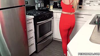 Curvy milf linzee ryder deepthroats stepson then tittyfucks in kitchen