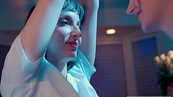 Siri Dahl and Lexi Luna scissor hotly 😘👩‍❤️‍💋‍👩