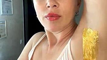 Sugarnadya teases armpits with horny waxing fetish closeup